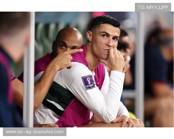 《从C罗保镖到足球明星的传奇之路:一位守护者的非凡崛起》 《从C罗保镖到足球明星的传奇之路:一位守护者的非凡崛起》